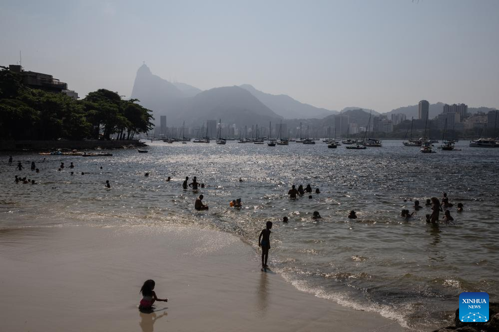 People cool off on beach in Rio de Janeiro