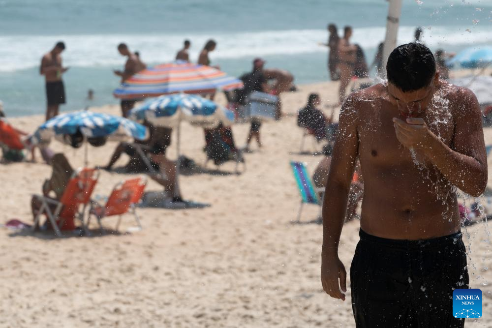 People cool off on beach in Rio de Janeiro