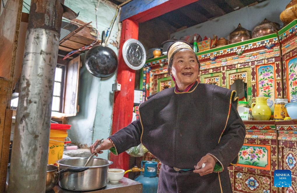 Family celebrates Gongbo New Year in Suosong Village, Xizang