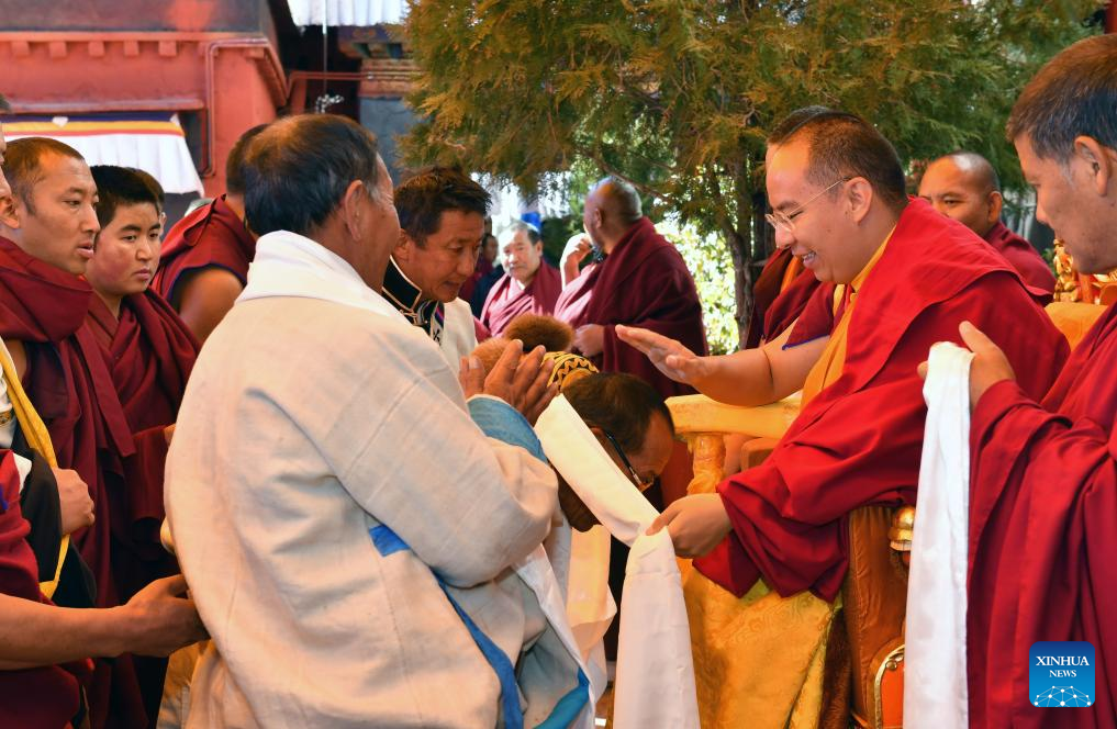 Panchen Rinpoche carries out head-touching ritual to bless religious believers