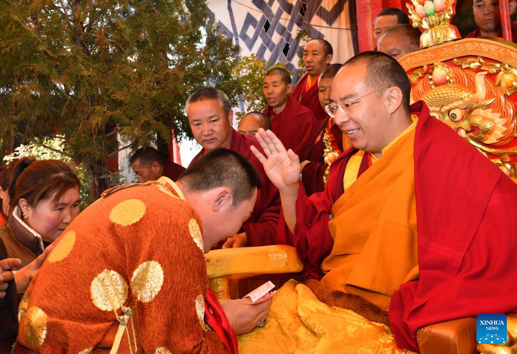 Panchen Rinpoche carries out head-touching ritual to bless religious believers