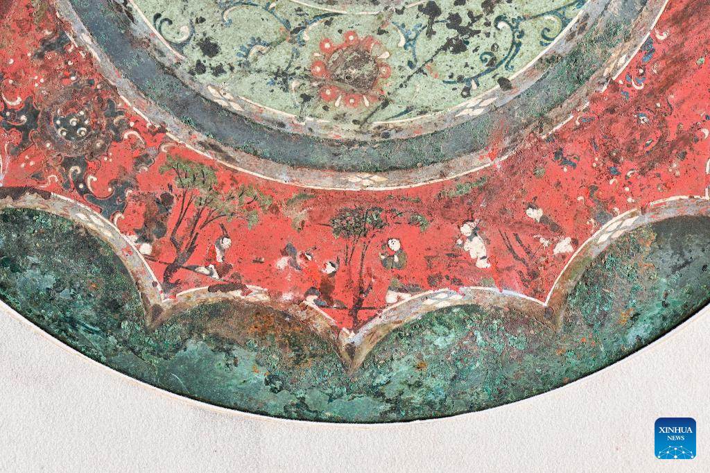 Bronze mirror reveals great skills and high artistic value at Xi'an Museum