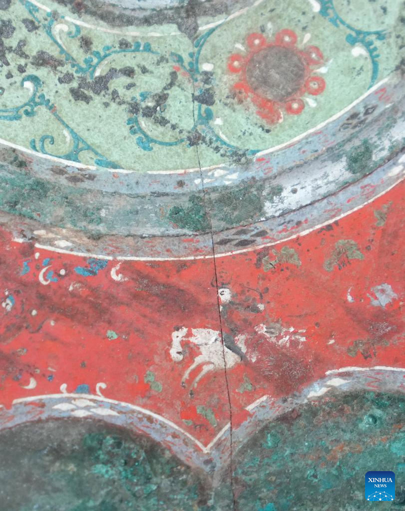 Bronze mirror reveals great skills and high artistic value at Xi'an Museum