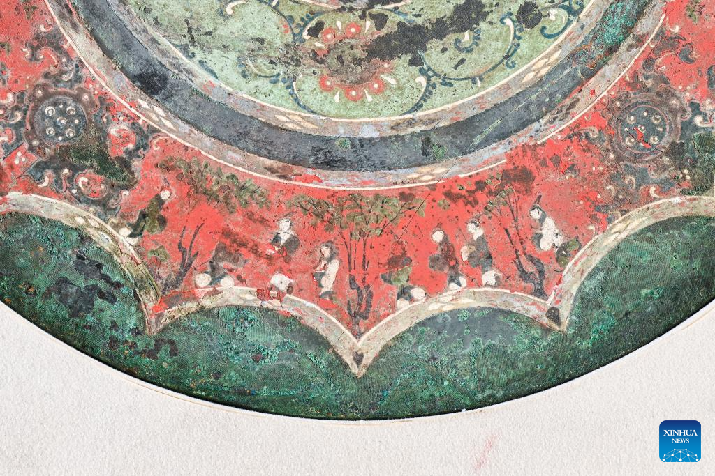 Bronze mirror reveals great skills and high artistic value at Xi'an Museum