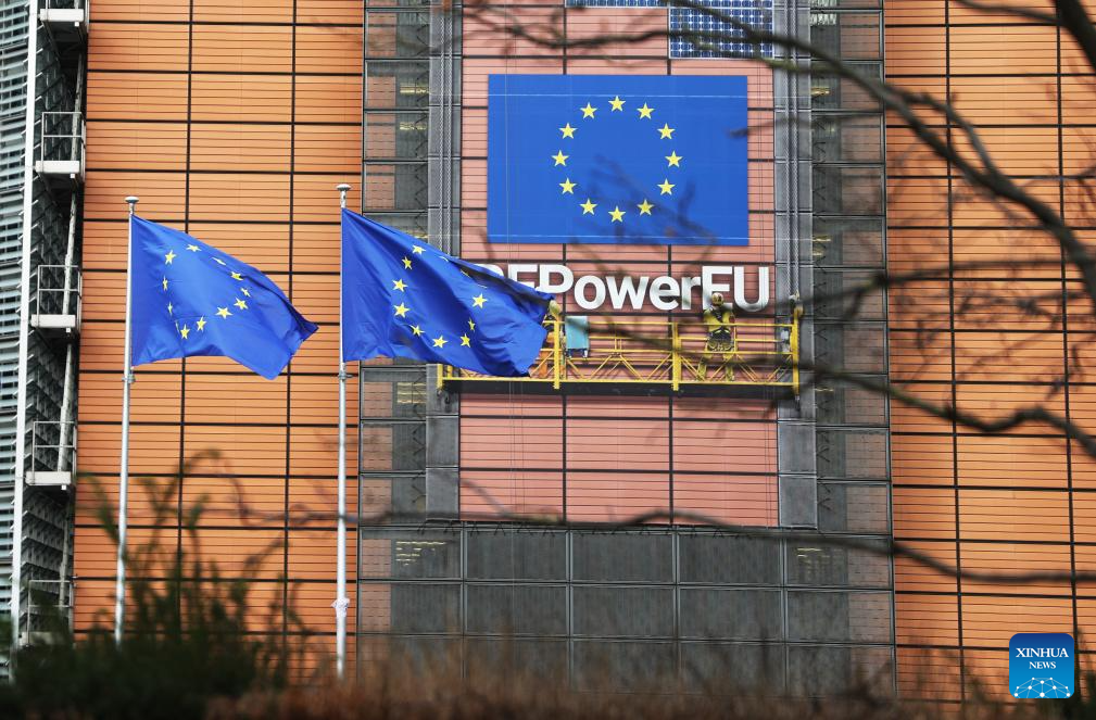 European Commission lowers EU, eurozone economic growth forecast