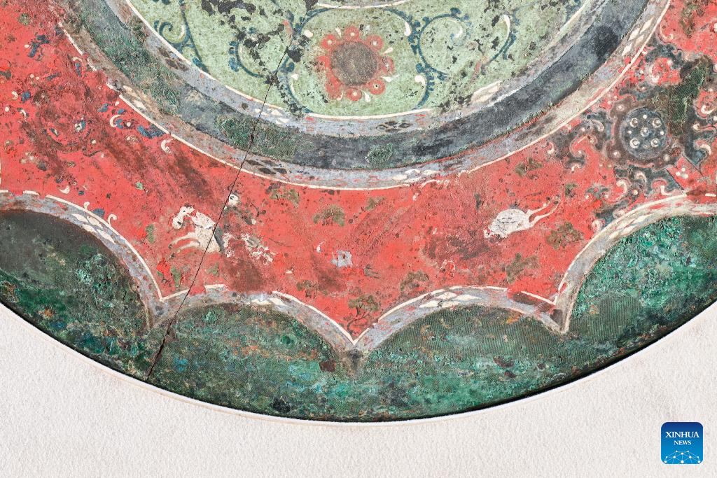 Bronze mirror reveals great skills and high artistic value at Xi'an Museum