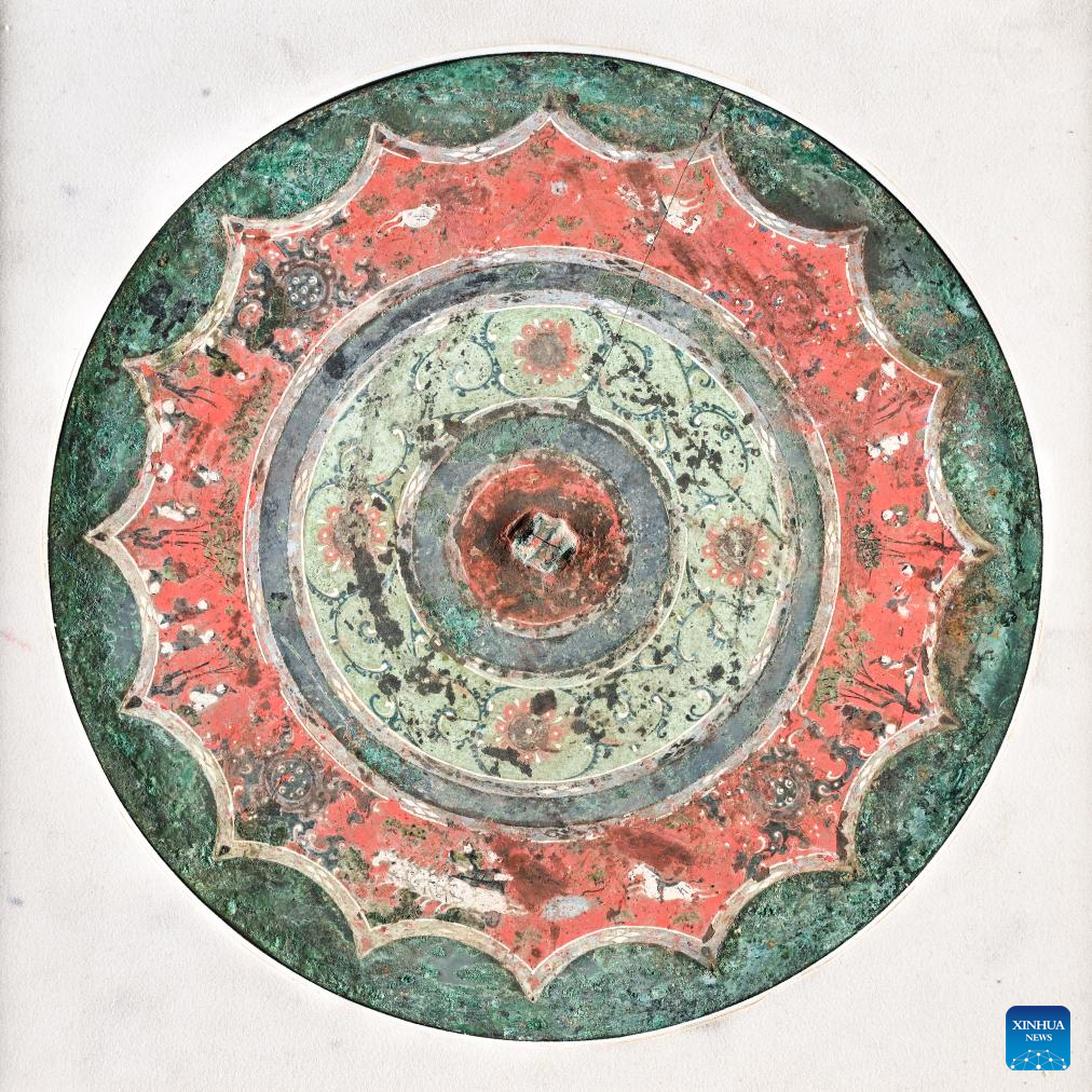 Bronze mirror reveals great skills and high artistic value at Xi'an Museum
