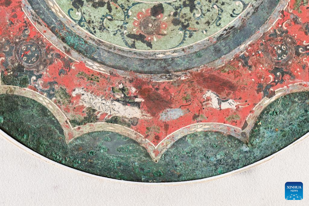 Bronze mirror reveals great skills and high artistic value at Xi'an Museum