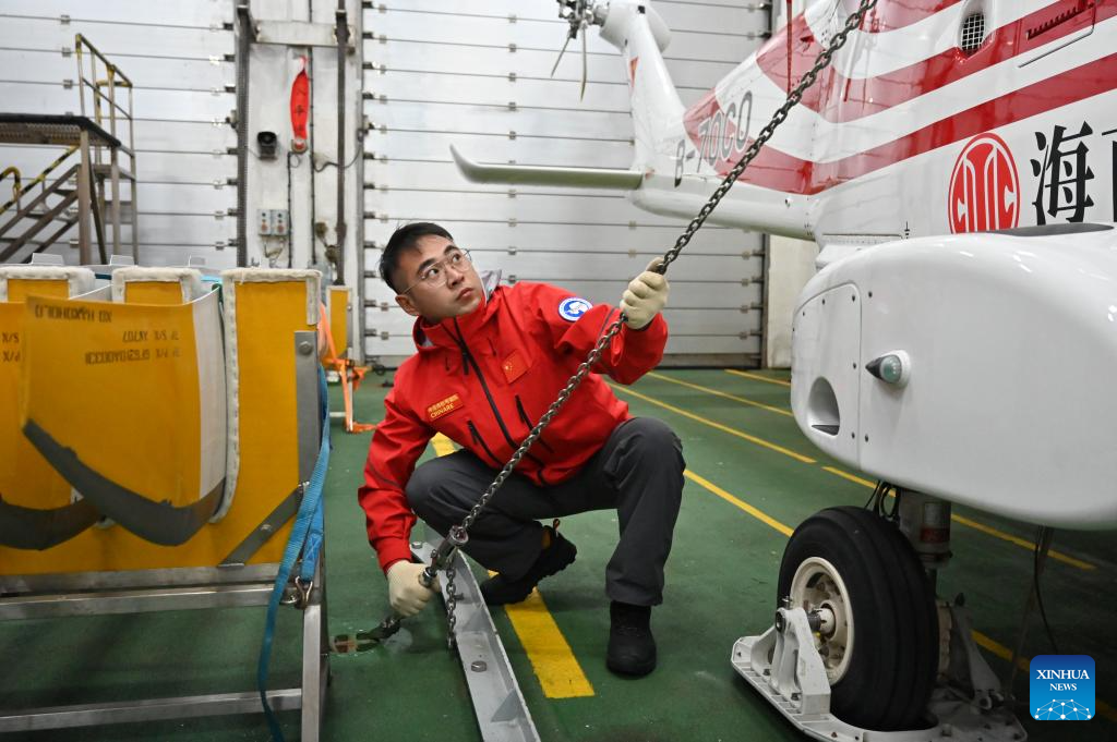 China's research icebreaker Xuelong 2 ploughs through belt of prevailing westerlies