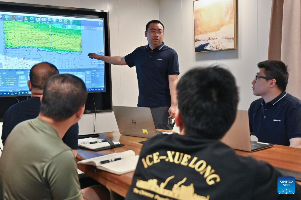 China's research icebreaker Xuelong 2 ploughs through belt of prevailing westerlies