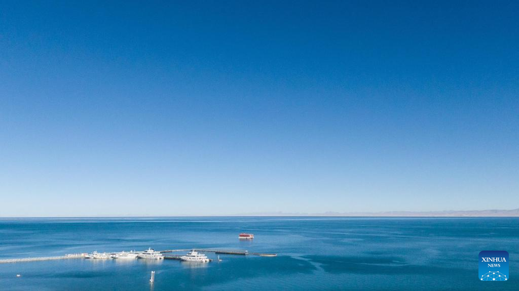 Winter scenery of Qinghai Lake
