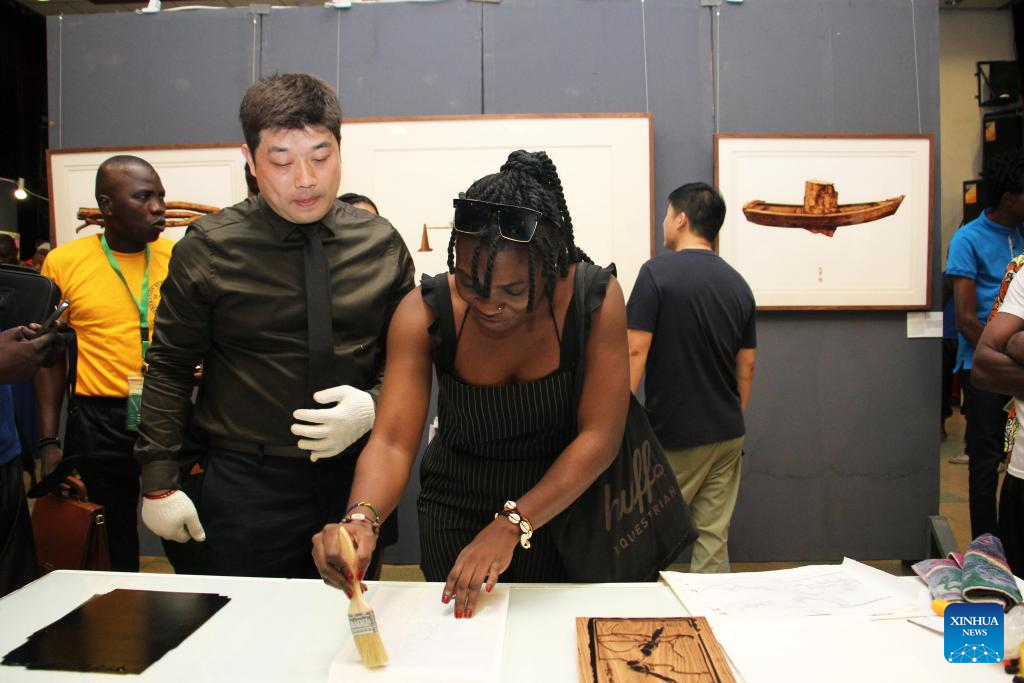 Exhibition of works of young Chinese, Beninese artists celebrates booming cultural exchanges