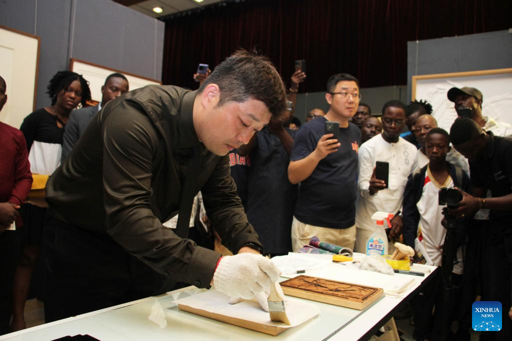 Exhibition of works of young Chinese, Beninese artists celebrates booming cultural exchanges