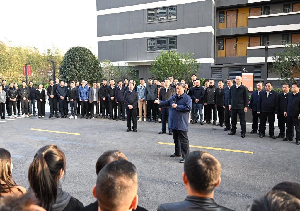 Xi makes inspection tour in Shanghai