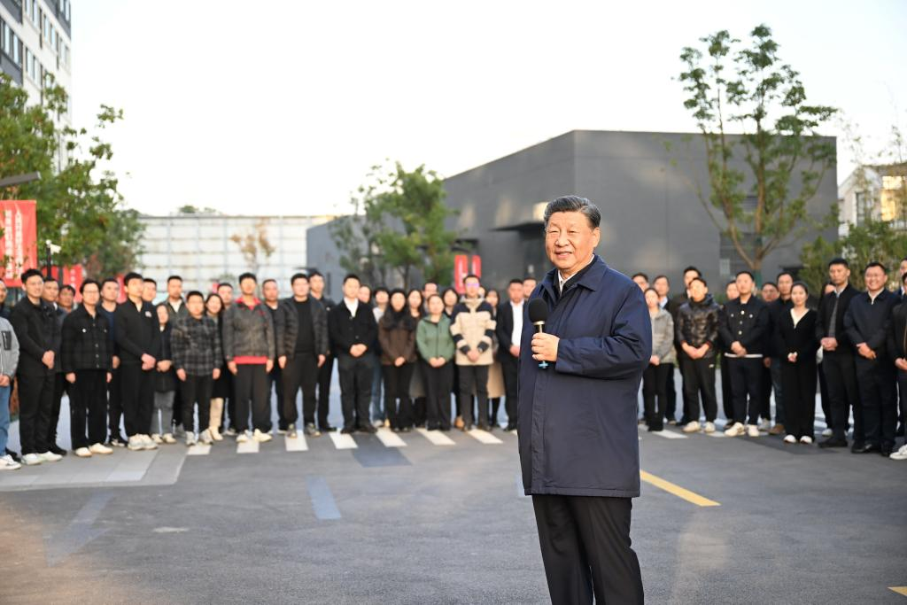 Xi makes inspection tour in Shanghai