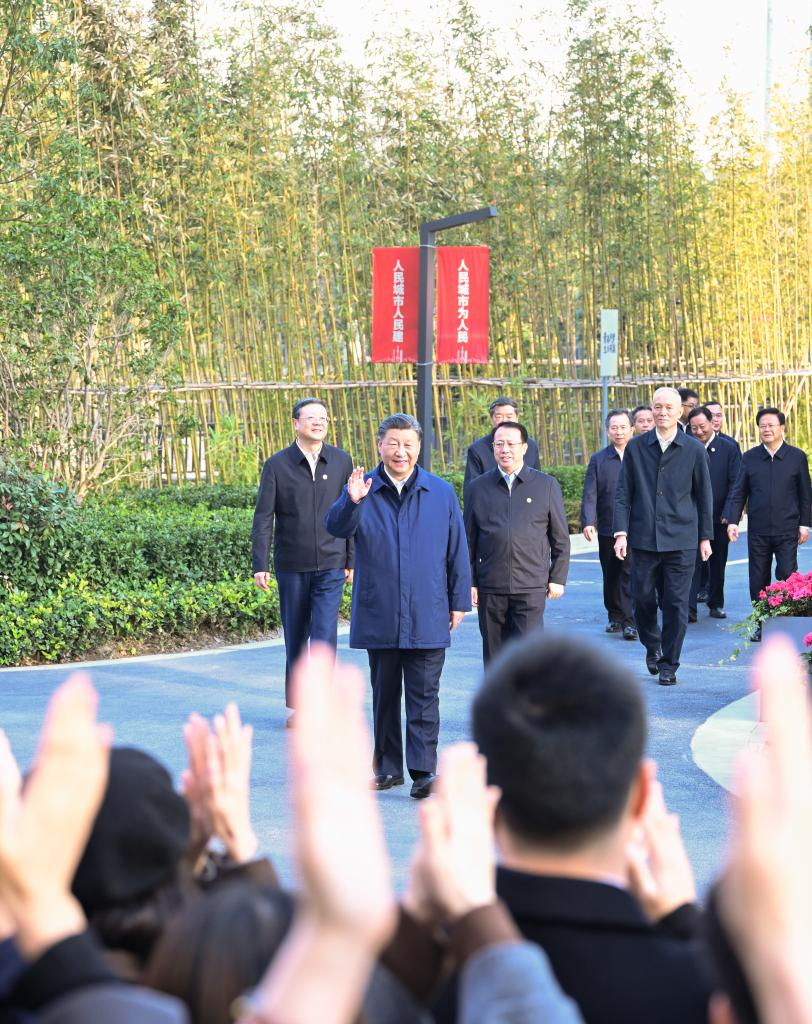 Xi makes inspection tour in Shanghai