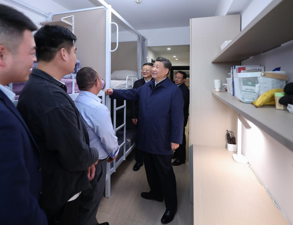 Xi makes inspection tour in Shanghai