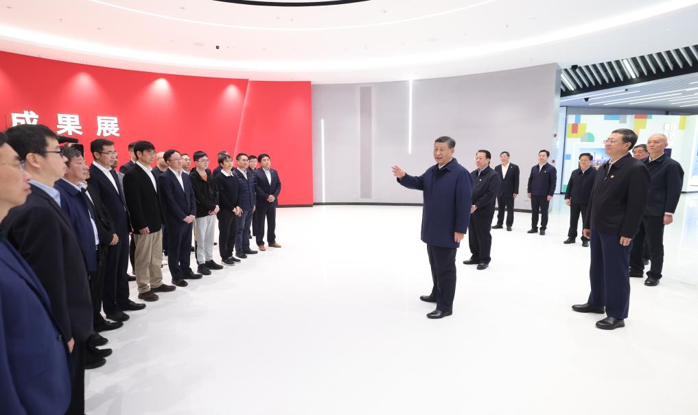 Xi makes inspection tour in Shanghai