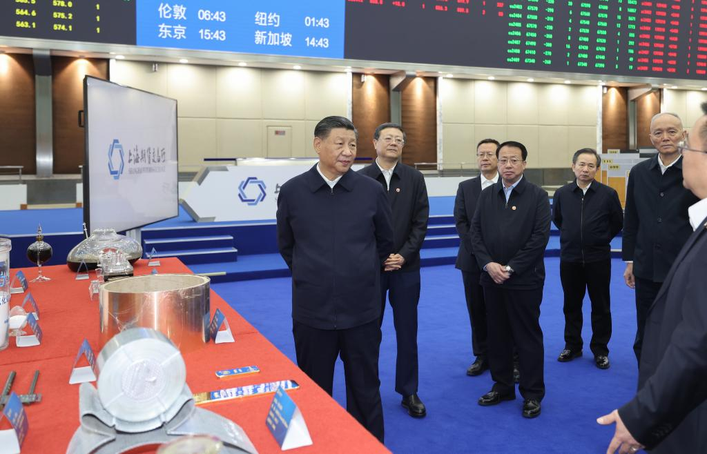 Xi makes inspection tour in Shanghai