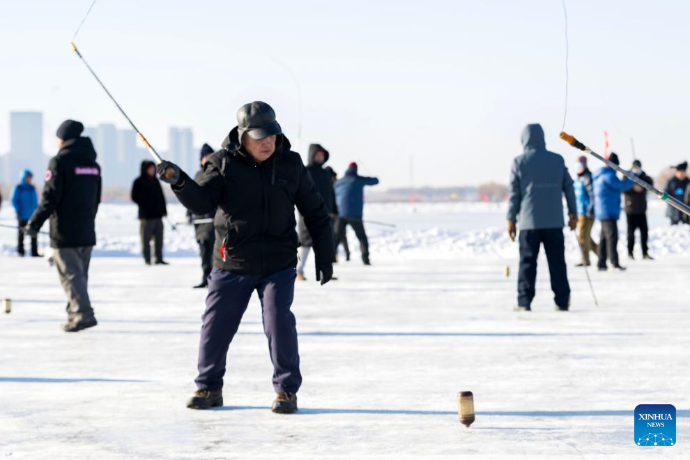 People collect ice from Songhua River in Harbin, NE China