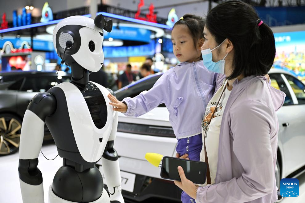 AI technology products attract visitors at ongoing CICPE in S China's Hainan