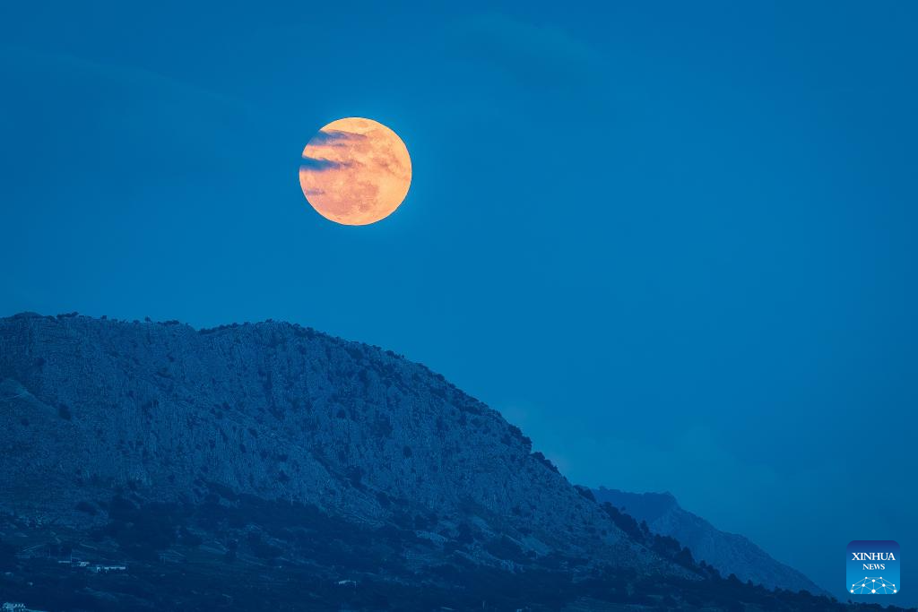 Full moon seen across world