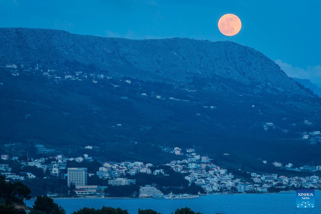 Full moon seen across world