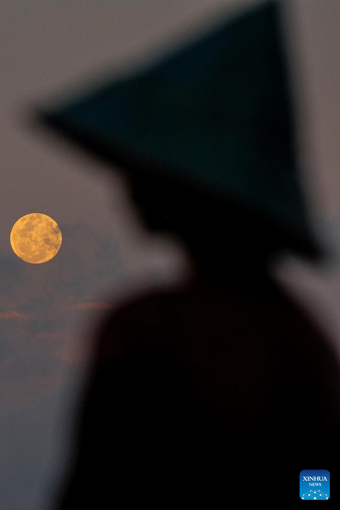 Full moon seen across world