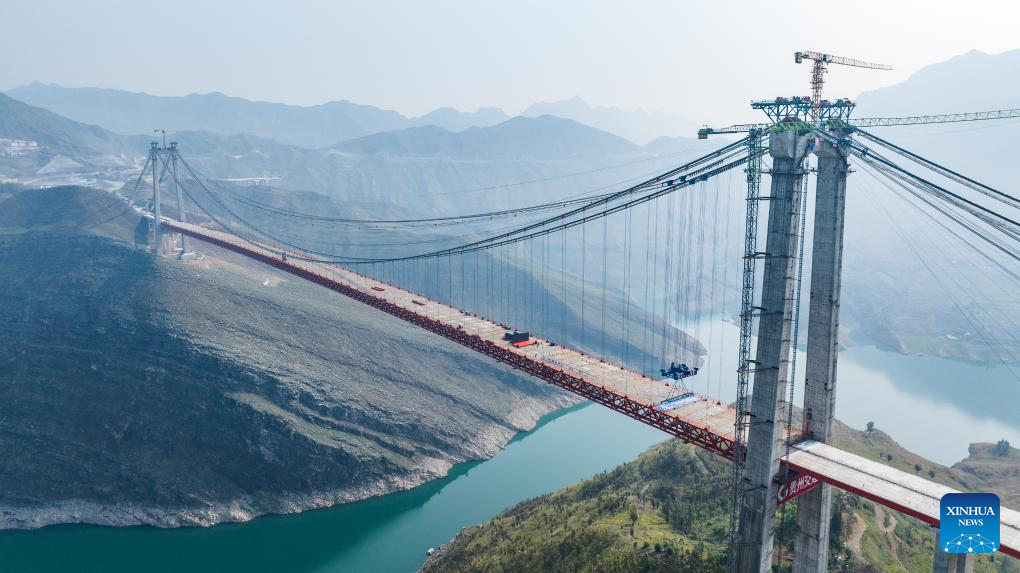 Zangke River bridge completes closure in Guizhou, SW China