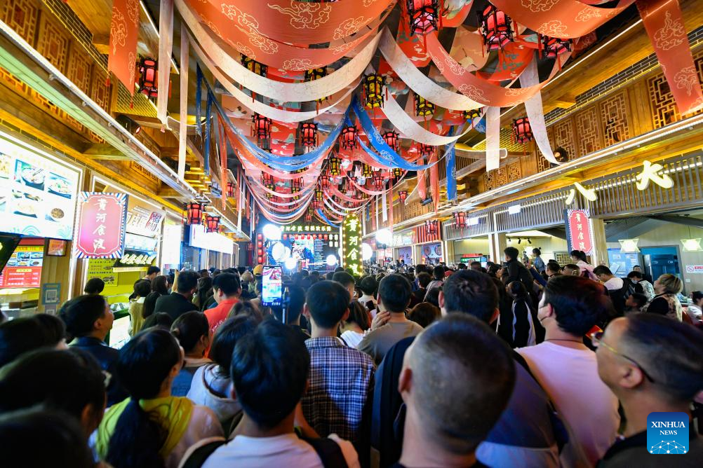 Lanzhou promotes development of night economy ahead of May Day holiday