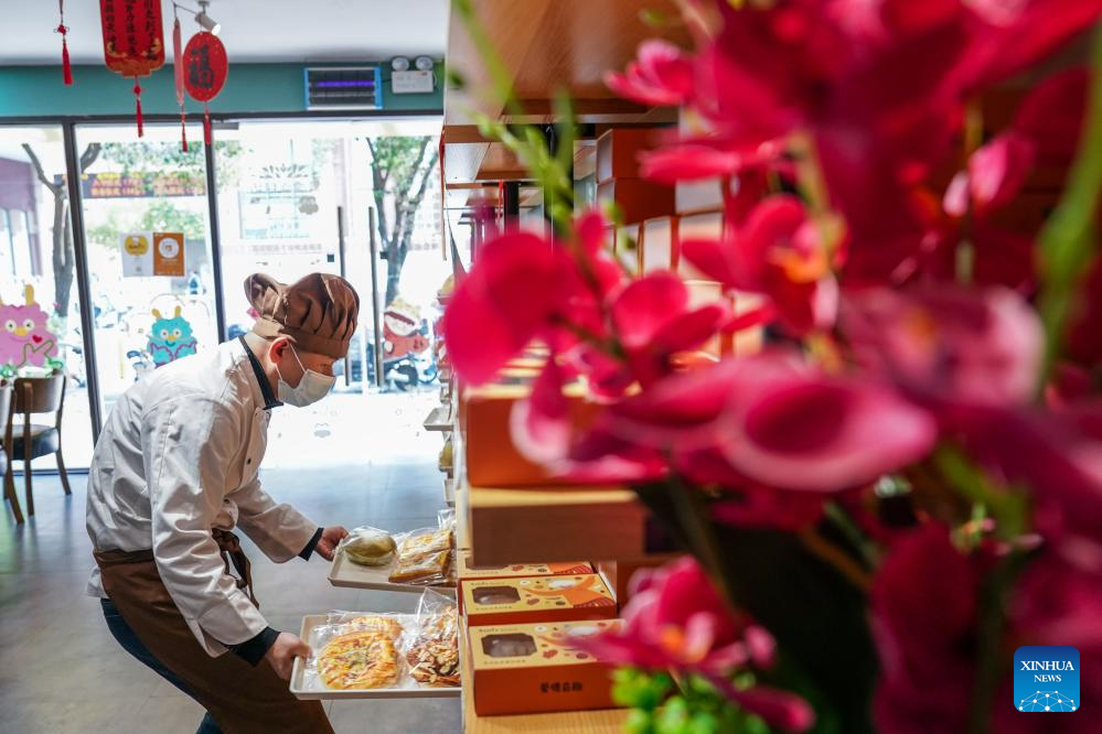 Mentally disabled people get training, job opportunities at Bakery in Nanjing