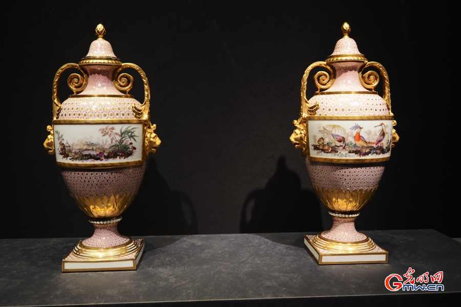 Exhibition exploring cultural exchanges between China, France unveils at Palace Museum