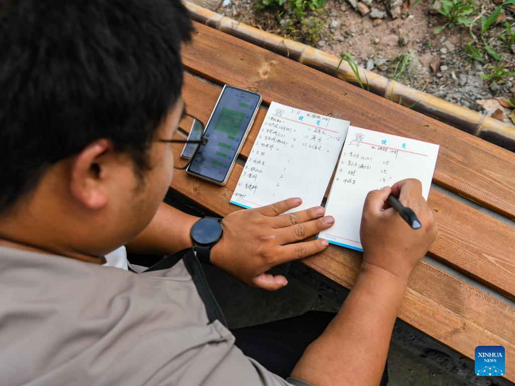 Young farmer uses modern technology to empower traditional agriculture in SW China