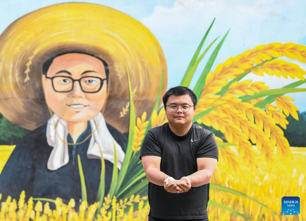 Young farmer uses modern technology to empower traditional agriculture in SW China