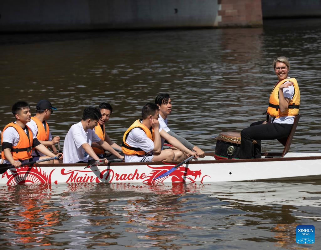 Feature: Dragon boats in Frankfurt open a window on Chinese culture