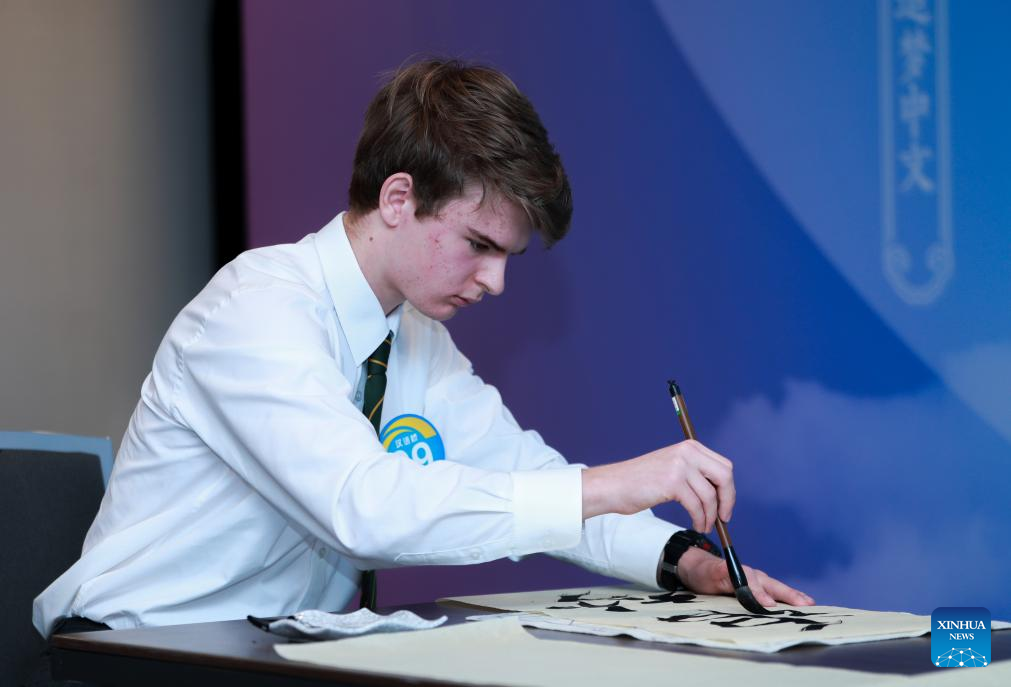 Feature: Learning Chinese brings Aussie teens new telescope to explore world