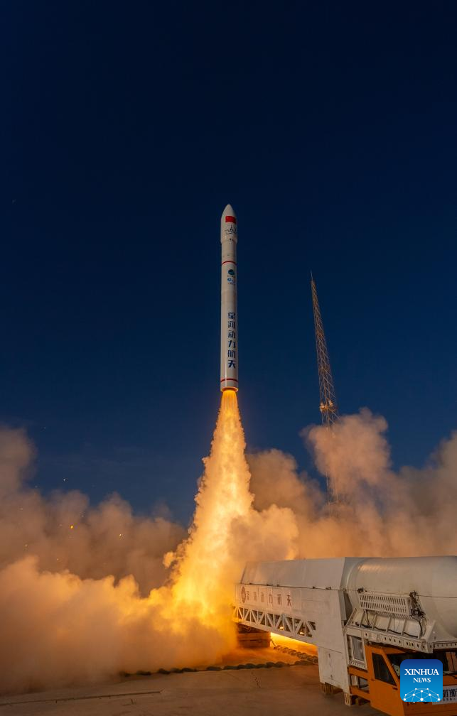 Chinese rocket launches 5 satellites into space