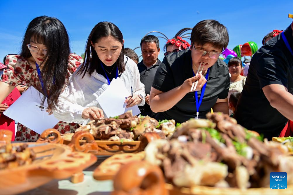 Lamb cooking contest held in Yumin County, China's Xinjiang