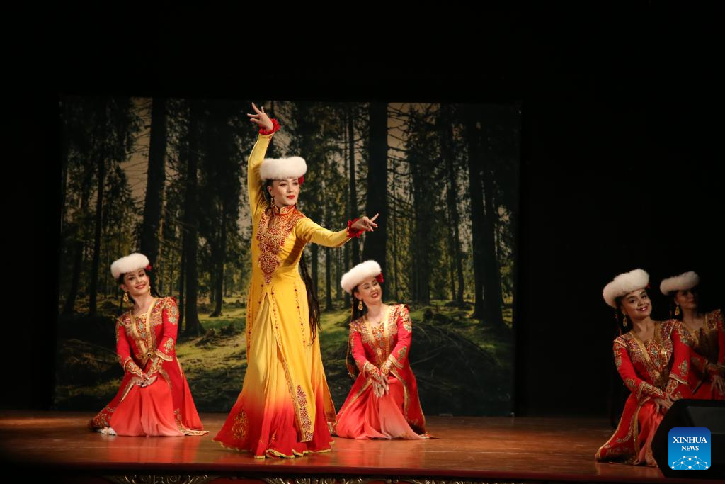 Artists from China's Xinjiang present performance in Türkiye's Istanbul