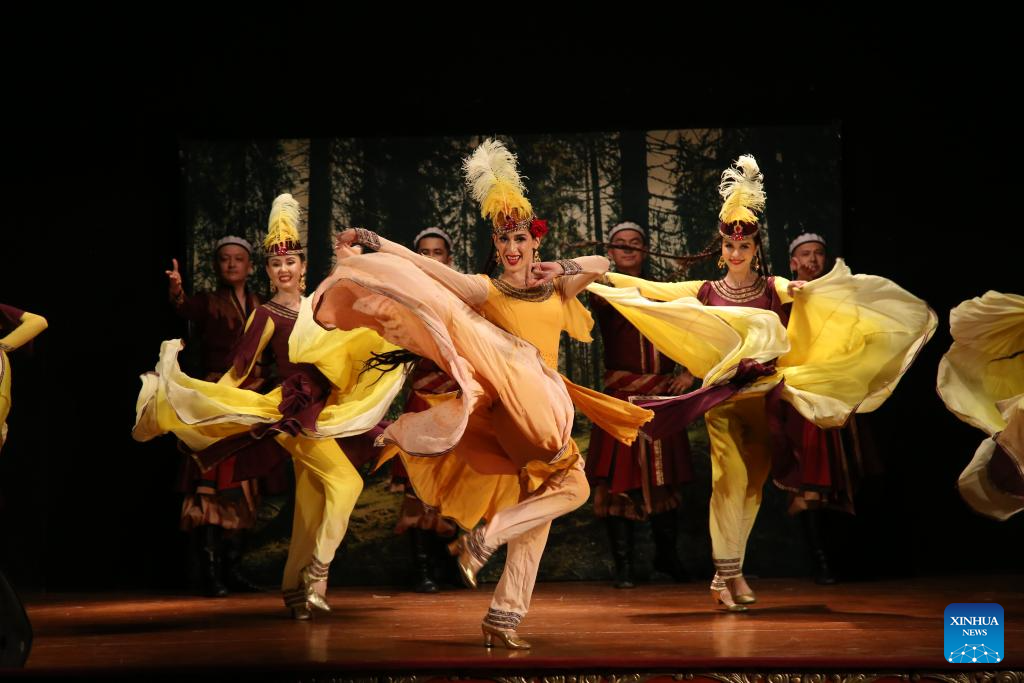 Artists from China's Xinjiang present performance in Türkiye's Istanbul