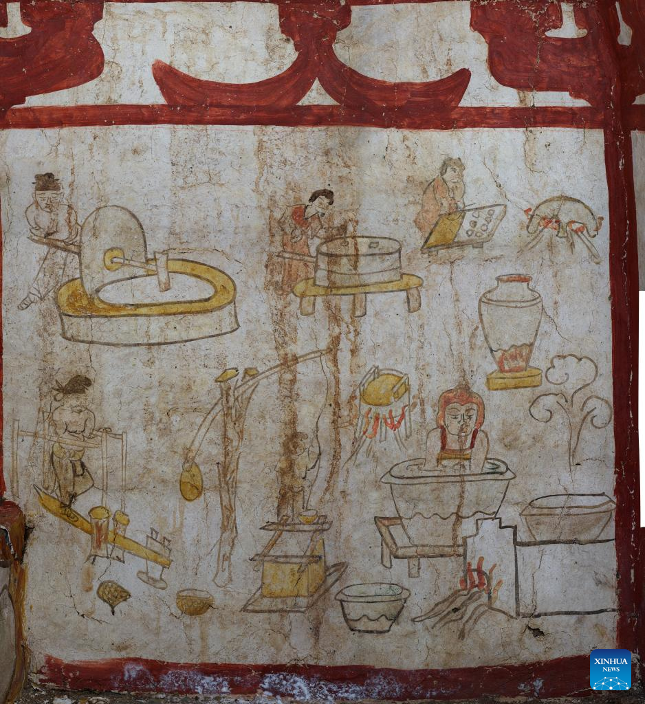 Well-preserved murals found in millennia-old Chinese tomb