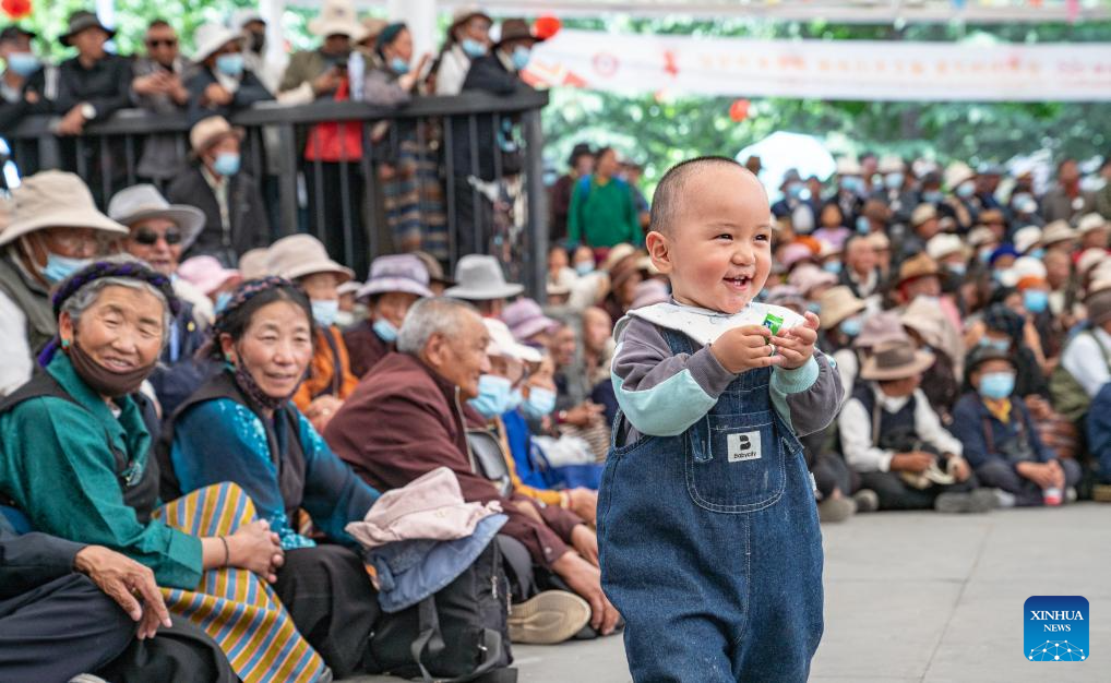 Folk artists stage Tibetan opera performance in Lhasa, SW China's Xizang