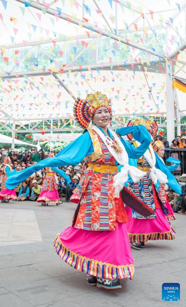 Folk artists stage Tibetan opera performance in Lhasa, SW China's Xizang