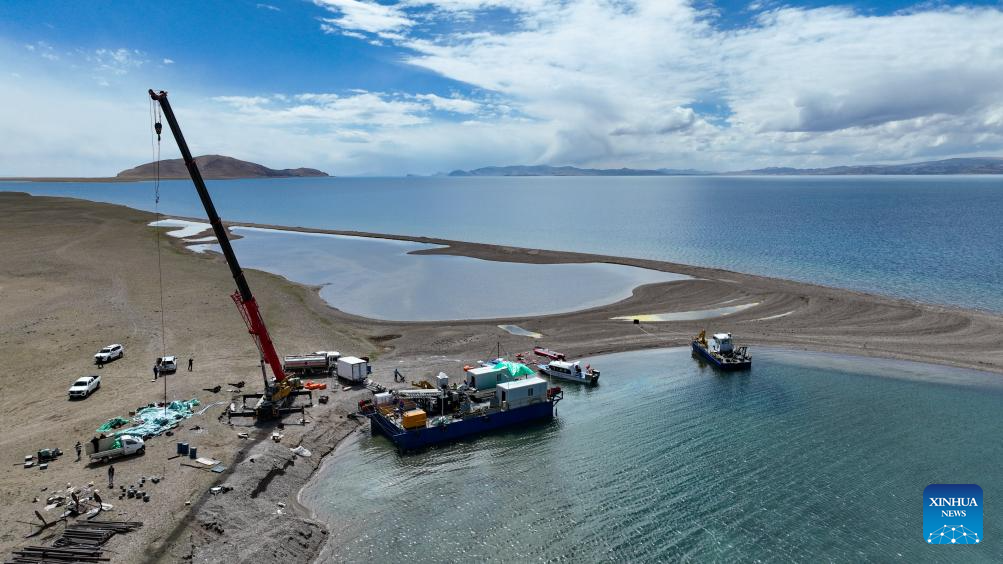 Multinational team researches climate change in world's highest saltwater lake