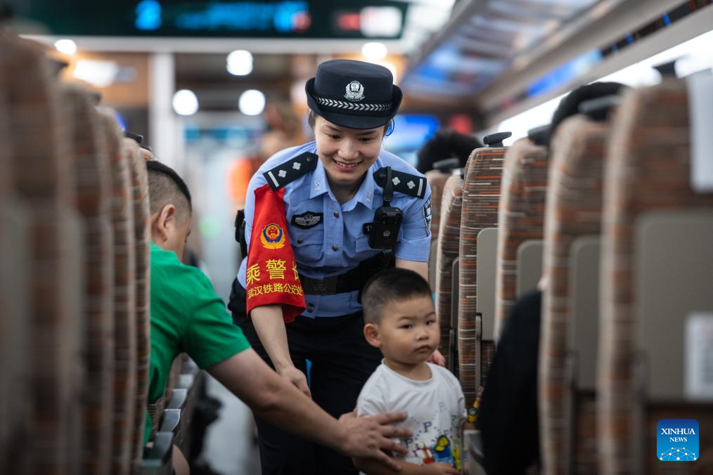 Fuxing bullet trains on Wuhan-Guangzhou section start operating