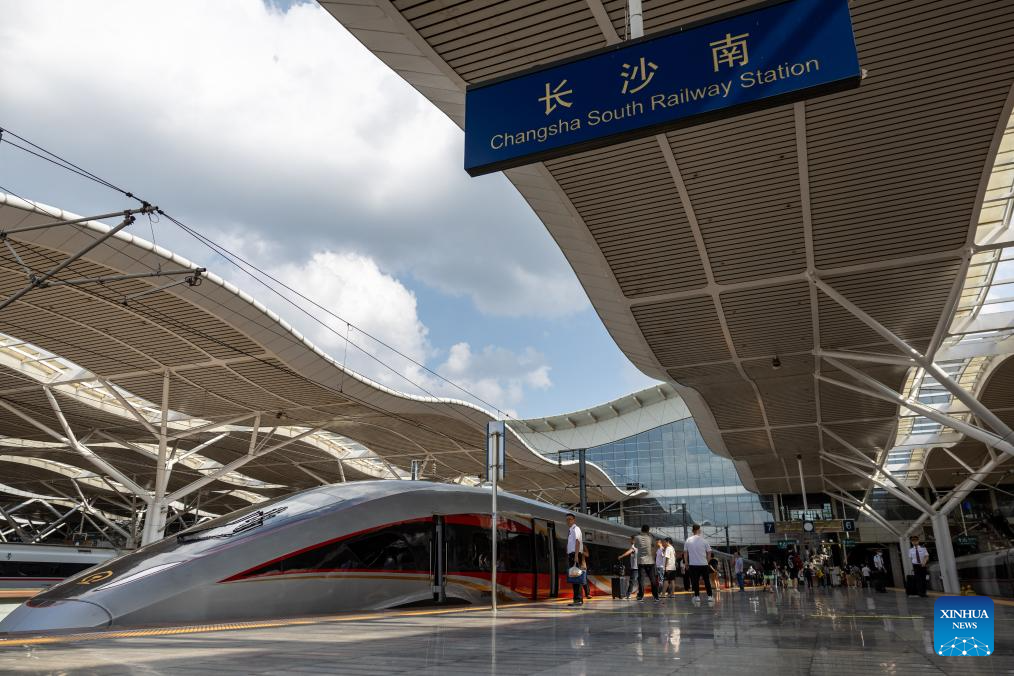 Fuxing bullet trains on Wuhan-Guangzhou section start operating