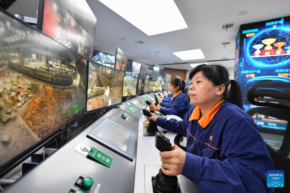 Intelligent level of traditional industries in C China upgraded with application of technologies