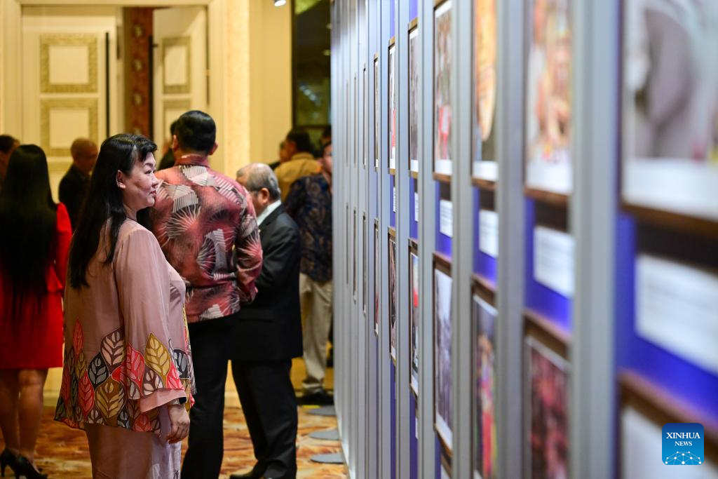 Photo exhibition held to celebrate China-Malaysia ties