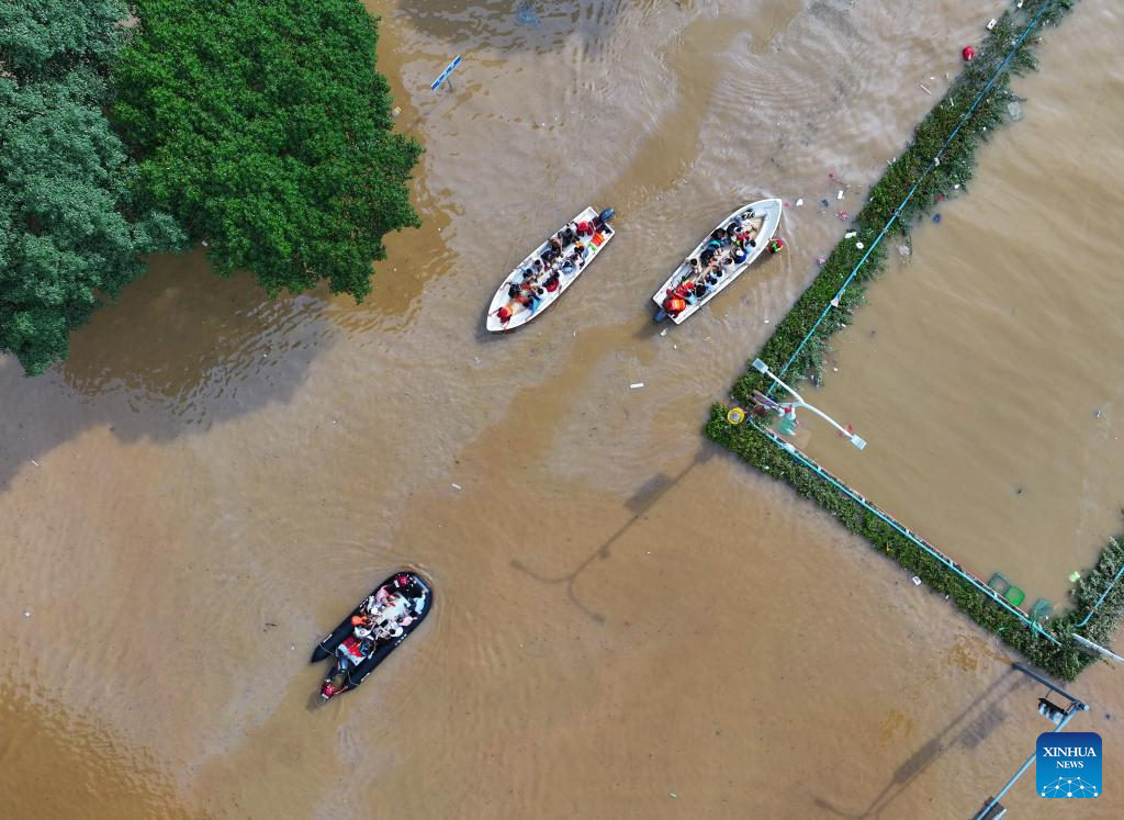 China Focus: China revs up flood rescue efforts as rains continue