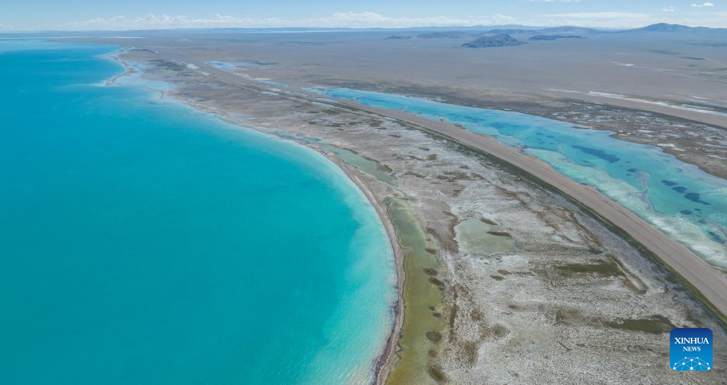 Scenery of Serling Tso Lake in SW China's Xizang